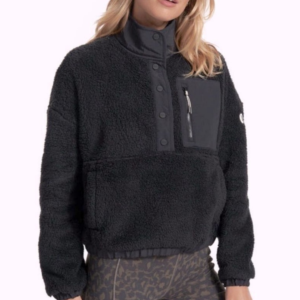 Vuori NWT Black Sherpa popover